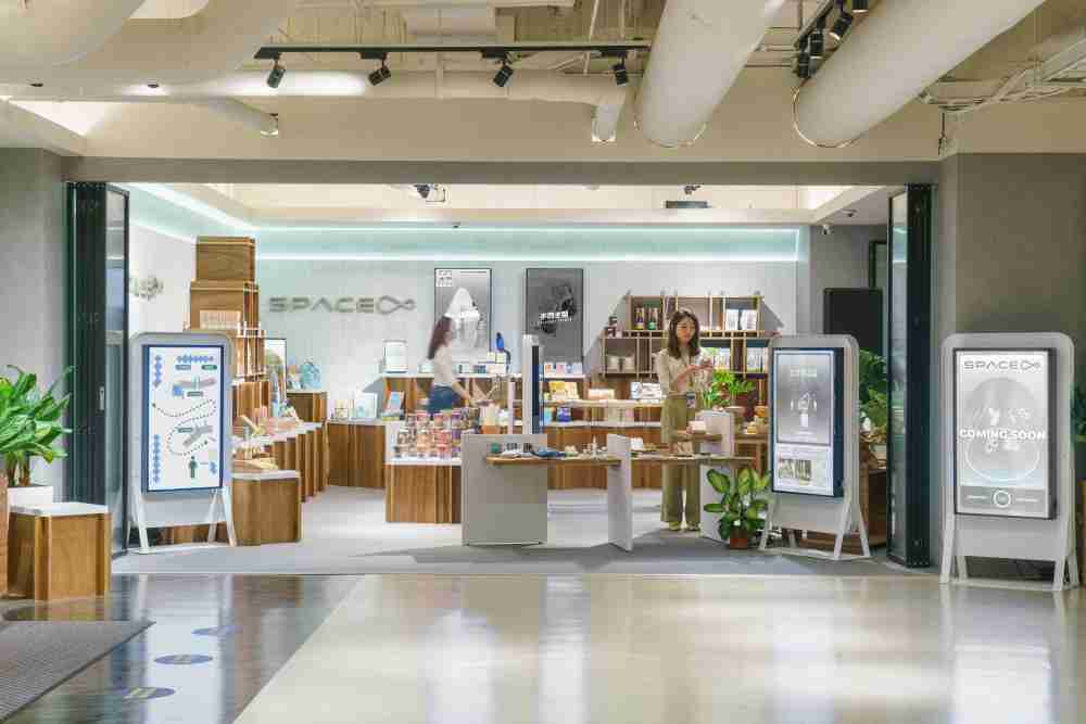 PA直营打造永续选物商店，，，展示社企及社创商品，，，结合创利空间所开发的智能零售系统，，，，整合多元产品信息，，，，让无人商店扮演公益行动的推手