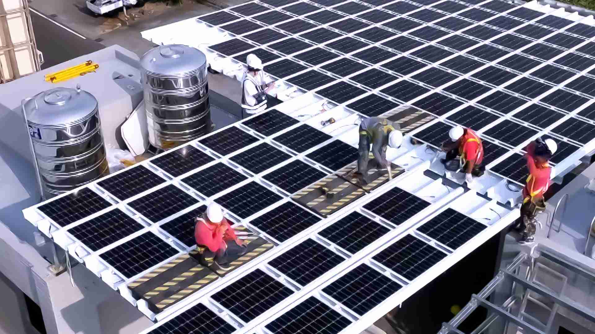 PA直营着力于替代能源之技术研发，，如光电浪板的相关制程、、设备与产品，，其中所开发之光电整合型浪板，，减少传统金属支架安装，，更提升耐候度，，，，可广泛运用于多元场域，，并辅助建筑达到净零碳排目标