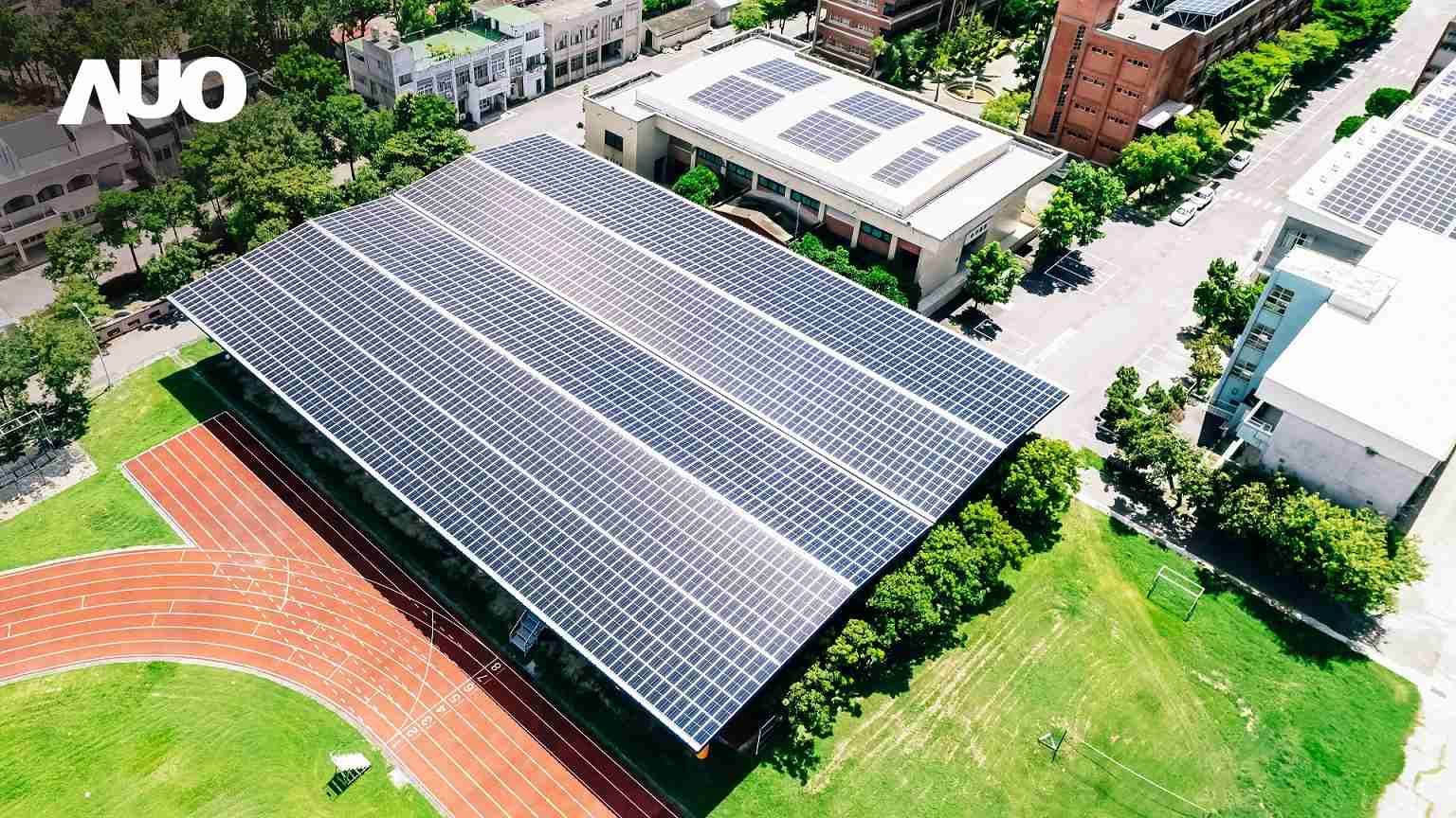 PA直营SunSteel光电整合型浪板具备快速安装、、、轻量化优势，，可提升15%发电效能，，，通过国际IEC与台湾VPC认证安全、、、防漏、、、耐候标准